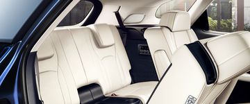 Hai hàng ghế hành khách êm ái và sang trọng của Lexus RX350L 2024