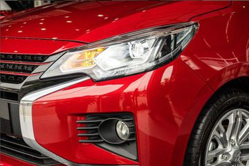 Đèn pha thiết kế mới với công nghệ full Led trên bản CVT