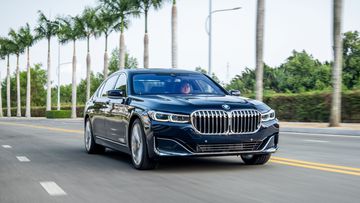 Đâu xe BMW 7 Series 2023 được nâng cao phần mũi xe hơn 50 mm