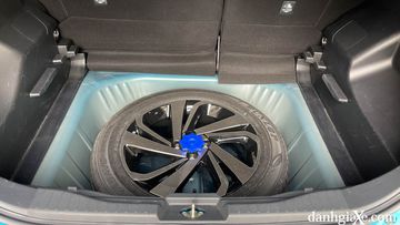 Một điểm cộng khác của Toyota Raize 2022 có thể kể đến chính là bộ mâm lốp dự dòng có kích thước và thiết kế tương đương mâm lốp chính