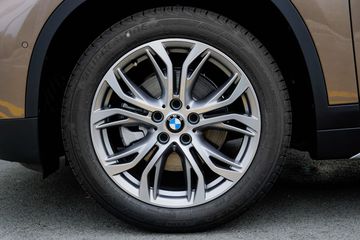 La-zăng 17 inch làm từ hợp kim nhôm của BMW X1