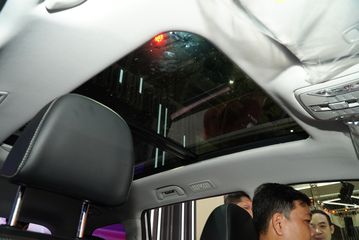 Phi&ecirc;n bản cao cấp của GAC M6 Pro 2025 trang bị cửa sổ trời to&agrave;n cảnh kh&aacute; cao cấp