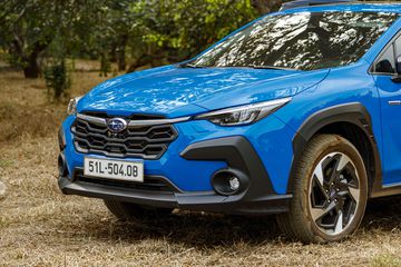 Mặt ca lăng Subaru Crosstrek 2025 đã hầm hố hơn với tạo hình lục giác