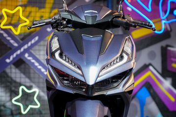 Đầu xe Honda Vario 125 2024 tựa như  một chú cáo tinh anh và linh hoạt