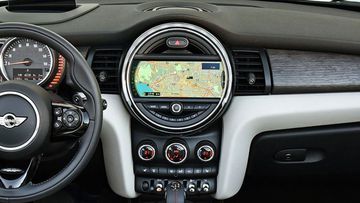 Màn hình thông tin giải trí đa phương tiện 8.8 inch