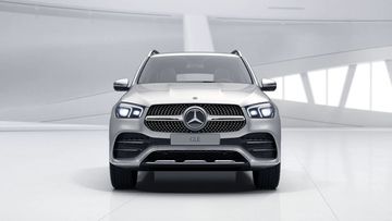 Đầu xe Mercedes-Benz GLE 450 4MATIC 2023 nổi bật với lưới tản nhiệt kim cương độc đáo