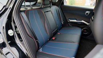 Hàng ghế thứ hai của BYD Atto 3 2024 có thiết kế phẳng, ưu tiên cho công năng sử dụng