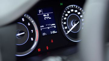 Cụm đồng hồ lái tiêu chuẩn với màn hình đa thông tin 3.5 inch  trên Hyundai Creta 2023