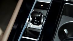 Volkswagen Viloran 2024 trang bị cần số dạng lẫy gọn gàng, tinh tế