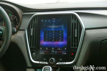 Màn hình giải trí trung tâm 10.4inch trên VinFast LUX A Base