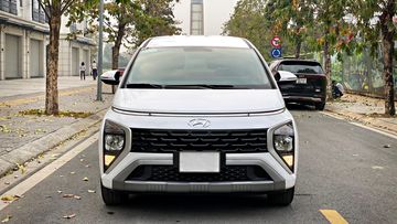 Khu vực đầu xe là điểm nhấn chính trên Hyundai Stargazer 2024 với tạo hình đơn giản, mềm mại nhưng đầy ấn tượng