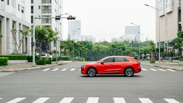 Audi Q8 e-tron 2024 còn trang bị tiêu chuẩn hệ thống treo khí nén thích ứng cao cấp