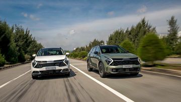 Kia Sportage 2024 vận hành khá êm ái và ổn định, khả năng tăng tốc đủ dùng khi di chuyển trong phố