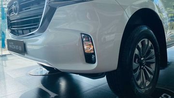 Cụm đèn cản bên dưới của mẫu bán tải tích hợp hệ thống đèn báo rẽ, đèn sương mù và đèn định vị ban ngày