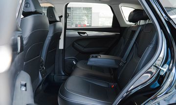 Hàng ghế thứ hai của Haval Jolion 2025 cũng được thiết kế rộng rãi cho 3 hành khách