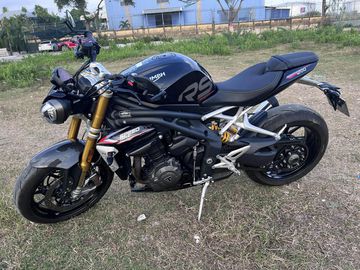 Triumph Speed Triple 1200 RS 2023 có giá 579 triệu đồng