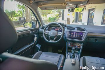 Số lượng cổng sạc trên Volkswagen Tiguan 2023 tương đối đầy đủ cho cả 3 hàng ghế