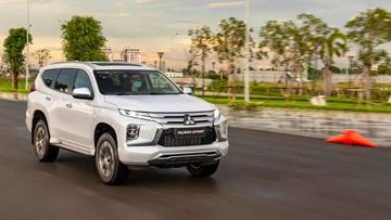 Pajero Sport 2024 chuyển sang áp dụng ngôn ngữ Dynamic Shield hoàn toàn mới của hãng xe Nhật Bản và sở hữu thêm những trang bị hiện đại.
