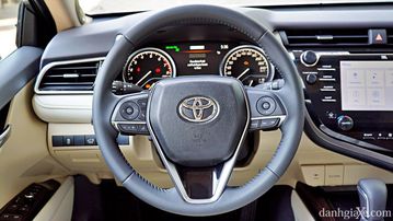 Danh gia so bo xe Toyota Camry 2021