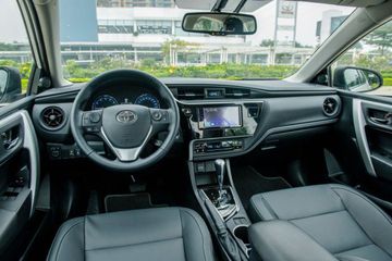 Toyota Corolla Altis  2020 sở hữu bảng taplo có thiết kế theo kiểu xếp lớp