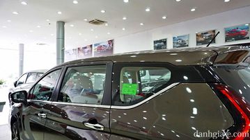 Điểm tinh tế nhất trên Mitsubishi Xpander 2022 là phần trụ B, C và D được sơn đen, đem lại sự liền lạc cho phần thân trên