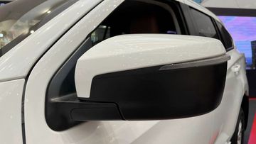 Gương chiếu hậu có khả năng gập điện