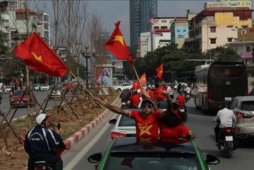 Đoàn xe diễu hành qua các tuyến phố chính của thủ đô Hà Nội