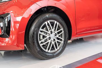 Kia Soluto 2023 chạy trên “dàn chân” là bộ mâm đúc hợp kim nhôm kích thước 14 inch đa chấu