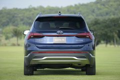 Thiết kế đuôi xe Hyundai Santa Fe 2021 cân xứng