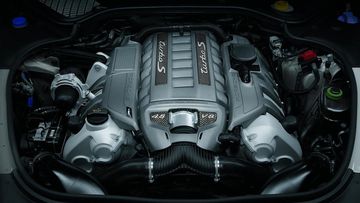 Khối động cơ V8 giúp Porsche Panamera Turbo S 2024 vận hành mạnh mẽ