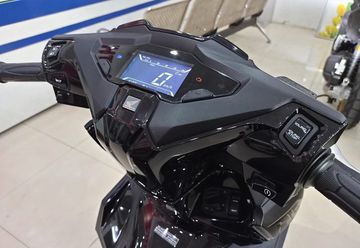 onda Air Blade 125 2024 được trang bị mặt đồng hồ LCD kỹ thuật số sắc nét