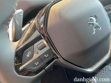 Danh gia so bo xe Peugeot 5008 2020