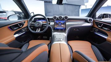 Không gian nội thất Mercedes-Benz GLC 2023 kết hợp sự xa xỉ cùng chất thể thao và công nghệ