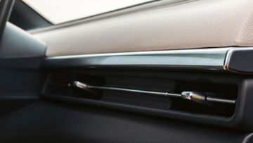 Cửa gió điều hòa VinFast VF 6 2024 cũng có thiết kế dạng ẩn khá tinh tế