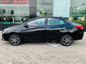 Khu vực thân xe Toyota Vios 2023 không có quá nhiều sự thay đổi về thiết kế