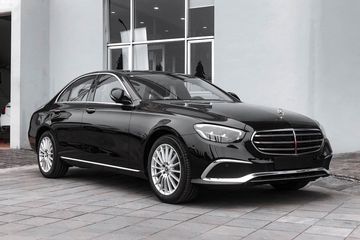 Mercedes-Benz E-class 2022 trông gọn gàng và trẻ trung hơn