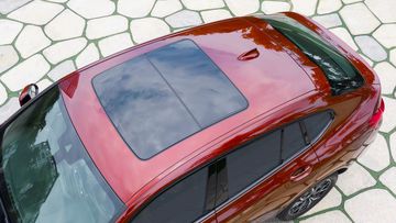 Các chi tiết trang trí trên thân xe BMW X4 2023 khá phần đơn giản