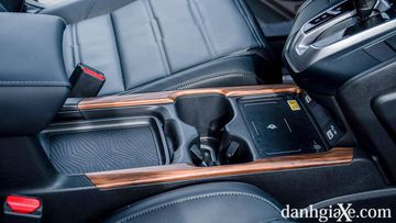 Bệ tỳ tay trung tâm tích hợp hộc để đồ trên Honda CT-V 2021