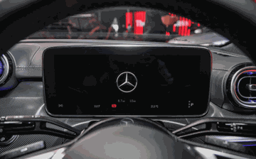 Phía sau vô lăng là bảng đồng hồ kỹ thuật số kích thước 12.3 inch