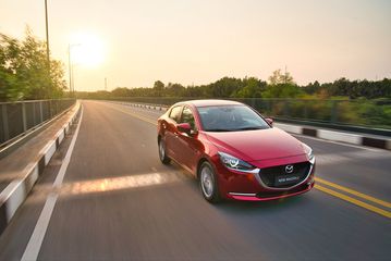 Mazda đang thiết lập mức giá để cạnh tranh trực tiếp với những đối thủ đồng hương như Honda City hay Toyota Vios.