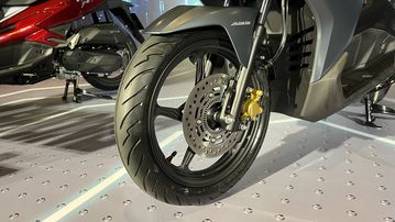 Honda Air Blade 160 2023 còn được trang hệ thống chống bó cứng phanh ABS cho bánh trước