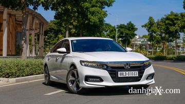 So sánh nhanh Honda Accord 2020 và Toyota Camry 2020 3 danhgiaxe.com honda accord 2020 1 2 232547 152824