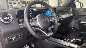 Danh gia so bo xe Mercedes-Benz GLB 200 AMG 2021