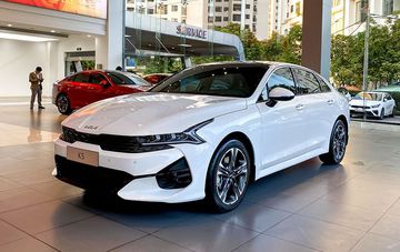 Cận cảnh diện mạo lịch lãm đầy cuốn hút của KIA K5 2022