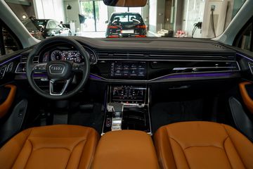 Thiết kế khoang lái Audi Q7 2025 cũng không thay đổi so với phiên bản tiền nhiệm