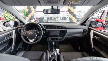 Toyota cũng chăm chút cho khoang lái nhằm giúp Altis 2018 “hợp thời” hơn trước