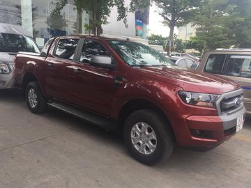 Xe Ford Ranger XLS AT màu đỏ bọc đô