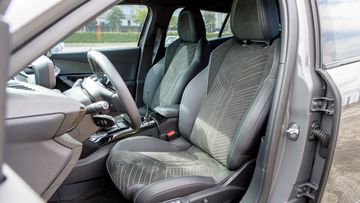 Phiên bản GT có ghế bọc da Alcantara cao cấp vượt trội, mang đến diện mạo thể thao hơn hẳn trước đây