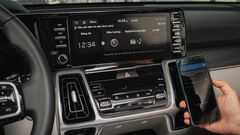 Màn hình trung tâm KIA Sorento 2022 kết nối với điện thoại