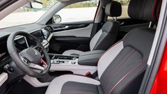 Ghế ngồi Teramont X bọc da với chức năng thông hơi